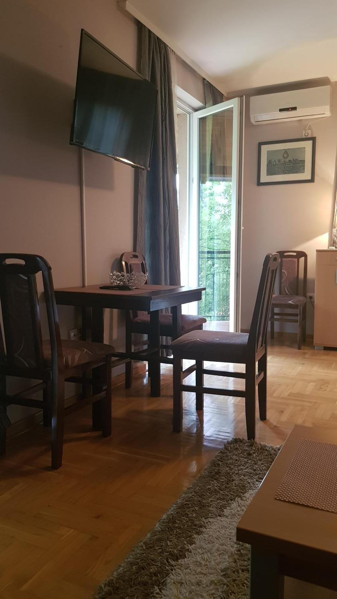 Apartmani V&F Vrnjačka Banja Стая снимка